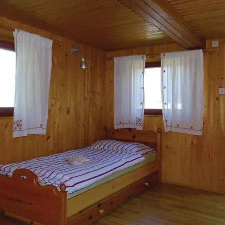 2 Bedroom Stunning In Сasa de vacaciones Luče