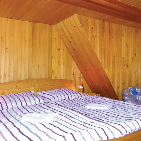 Vakantiehuis 2 Bedroom Lovely In *