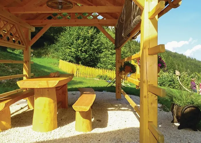 2 Bedroom Stunning In Casa vacanze Luče