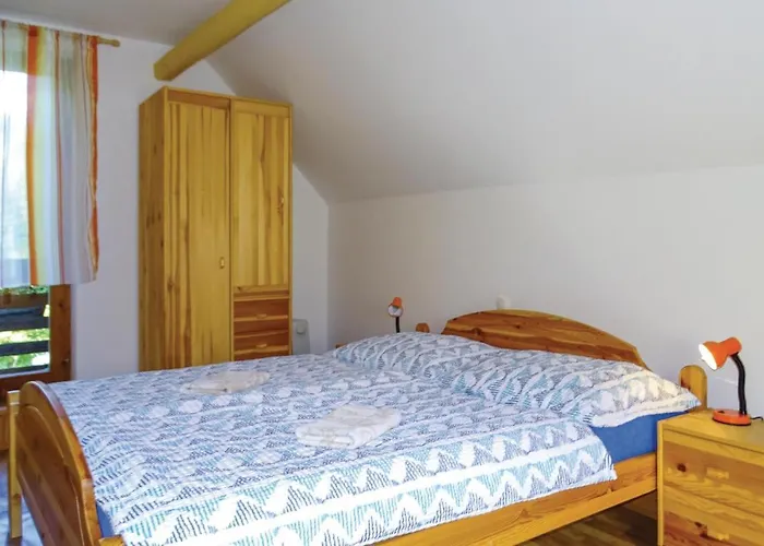 2 Bedroom Stunning In *